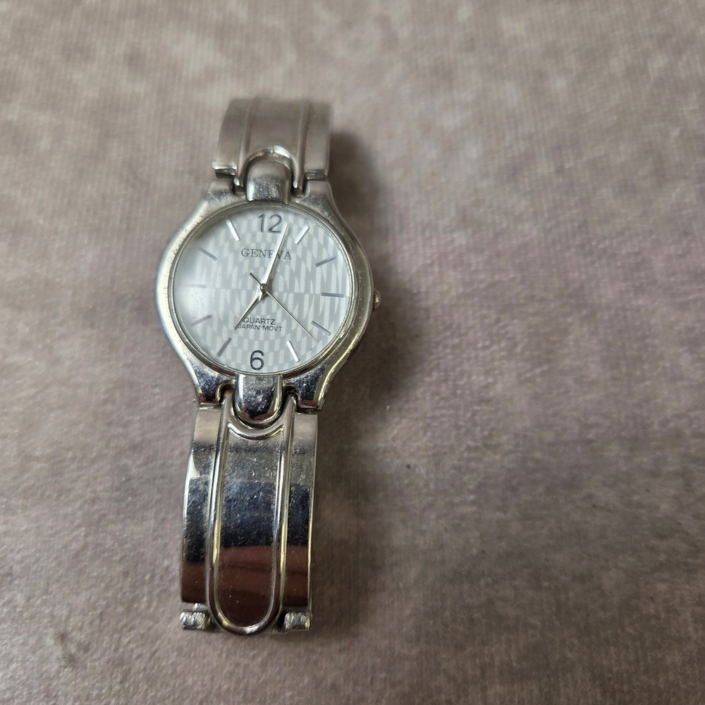 Geneva Womens Silver Tone Watch Japan Quartz Movement Stainless Steel Back